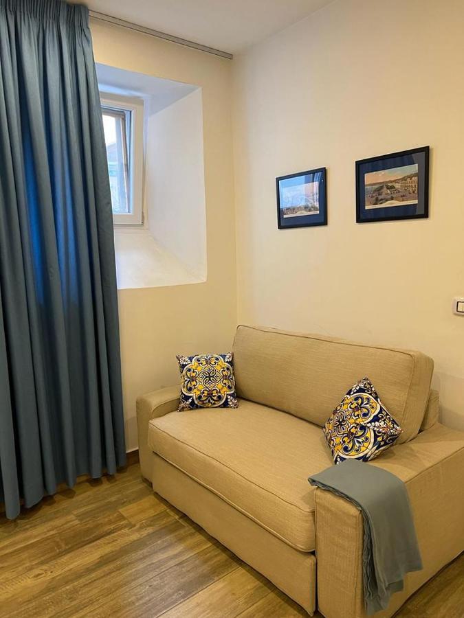 Casa Gaia A Due Passi Dal Duomo Apartment Наполи Екстериор снимка